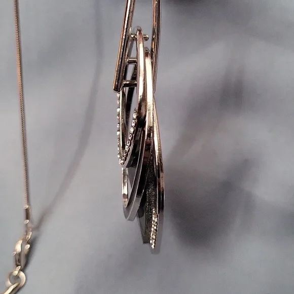 π©· 3/$15 3-tier Diamond Shaped Silver Pendant Necklace with crystal detail NWOT - Picture 3 of 5